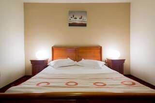 Отель Red Hotel Александрия Двухместный номер с 1 кроватью или 2 отдельными кроватями-2